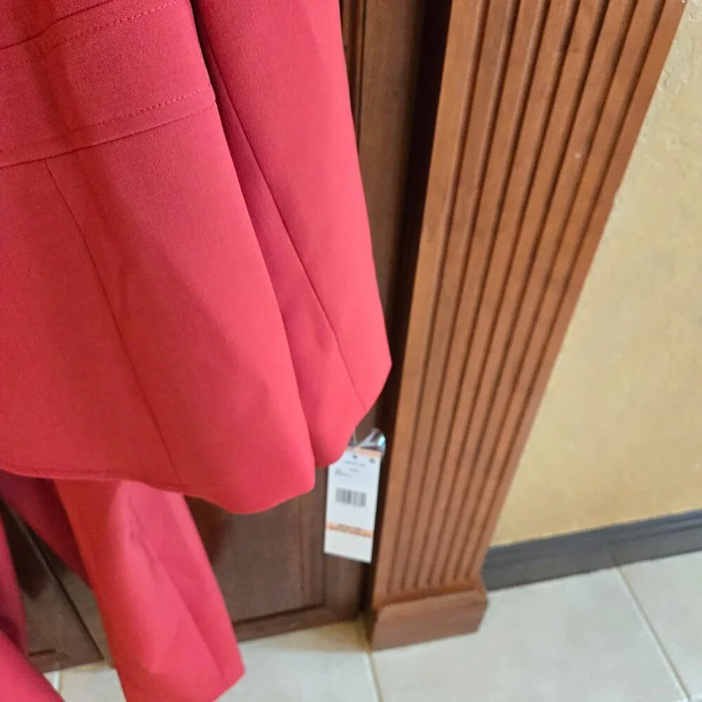 Le Suit Pant Suit- New with tags - Picture 4 of 4